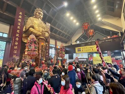 宏福苑惡火「最靈車公廟」新年下簽預警 《新聞女王》劇情發毛