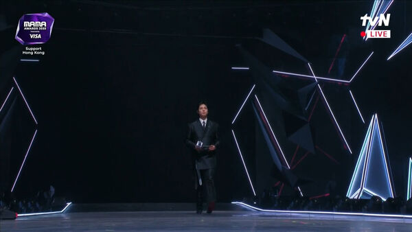 ▲▼快訊／MAMA照常直播！朴寶劍全身黑現身　紅眼眶哀悼：。（圖／翻攝自myvideo）