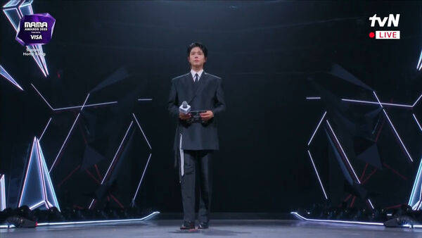 ▲▼快訊／MAMA照常直播！朴寶劍全身黑現身　紅眼眶哀悼：。（圖／翻攝自myvideo）