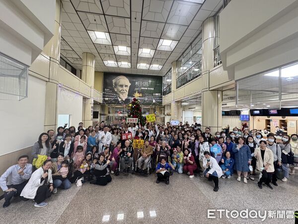 ▲新樓醫院兩院視訊同步點燈，共同傳承160年光明醫療精神。（記者林東良翻攝，下同）