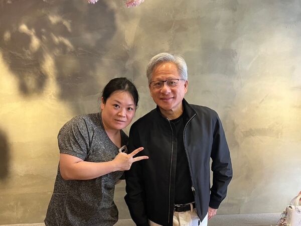 ▲▼黃仁勳「豪撒小費2000元」腳底按摩師直呼：超親切又低調。（圖／翻攝自Facebook／指舞春秋足體養生會館）