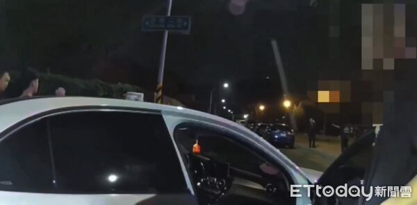 高雄市仁武區慈惠三路公園口角，2人遭刺傷胸部。（圖／記者吳奕靖翻攝）