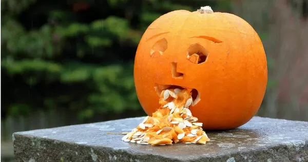 十多天未排便！醫師驚覺老翁「不是便祕」急開刀　滿肚糞便驚見「屎從嘴巴噴出來」