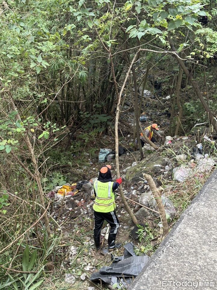 高雄垃圾山+1!燕巢麒麟山遭惡意棄置 市府急清除:將依法求償