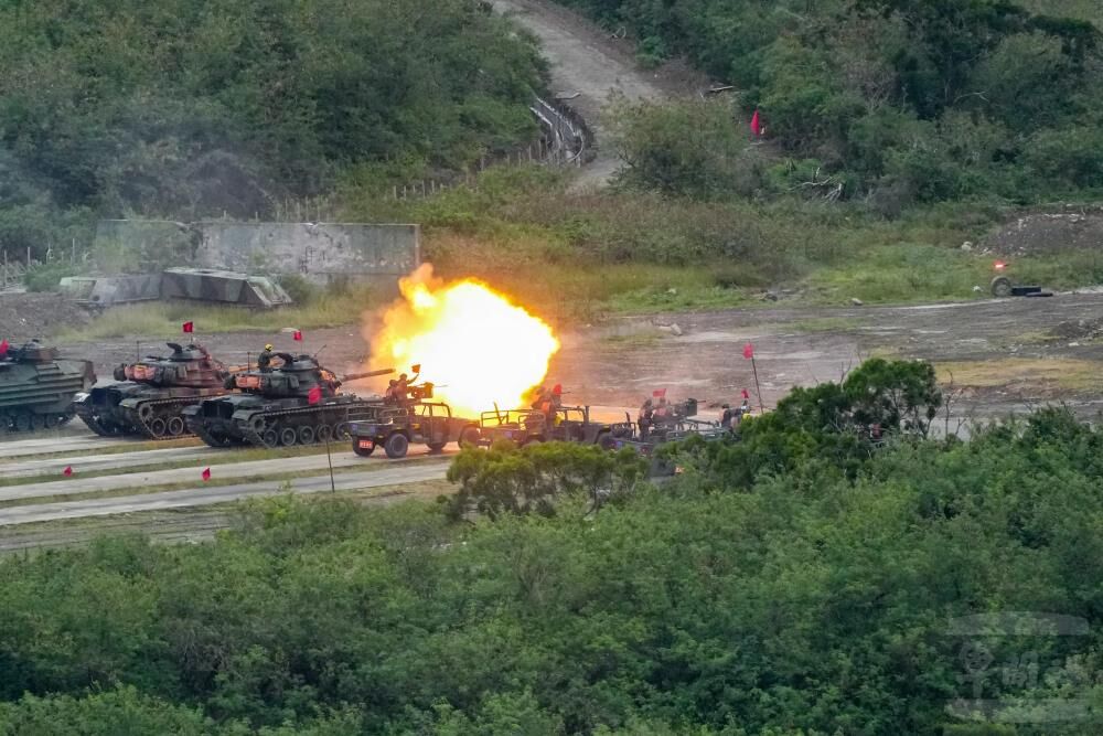 無人機戰場偵蒐 陸戰99旅三軍聯合火力實彈壓制