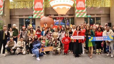 歡樂耶誕城化身外交舞台　新北青年展現國際交流力