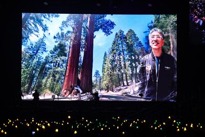 周華健高雄開唱「悲痛悼念好友屠穎」　背景畫面超催淚：我們懷念他！