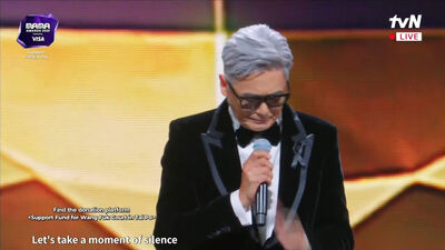 MAMA／周潤發現身哽咽了！　三種語言哀悼香港大火⋯全場暗燈祈福