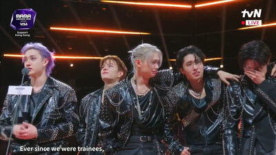 Stray Kids首奪MAMA大賞！Felix轉身哭出來　全員淚崩：我們會徬徨