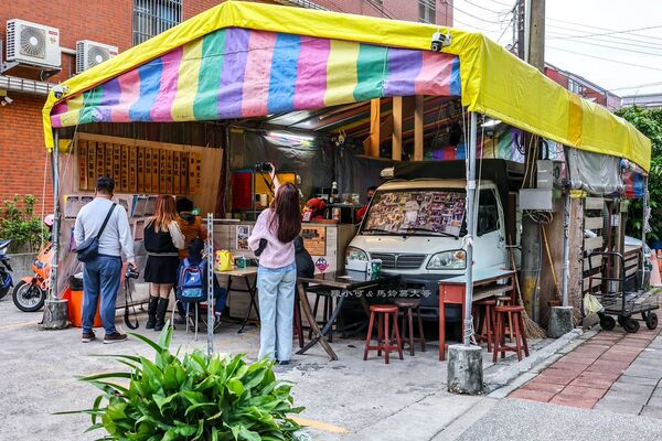 ▲▼中壢平鎮公園貨車蘿蔔糕小吃。（圖／部落客陳曉可提供）