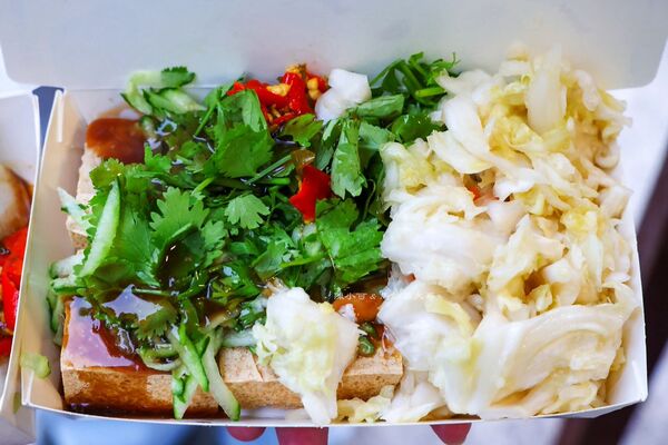 ▲▼中壢平鎮公園貨車蘿蔔糕小吃。（圖／部落客陳曉可提供）