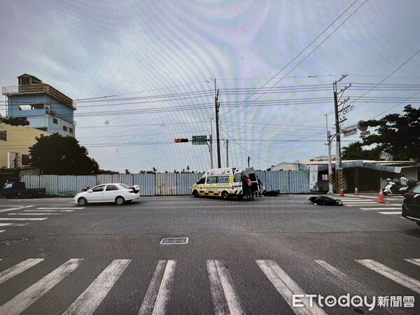 ▲台南市安南區長溪路三段與鎮安路口今日上午發生一起交通事故 。（圖／記者林東良翻攝）