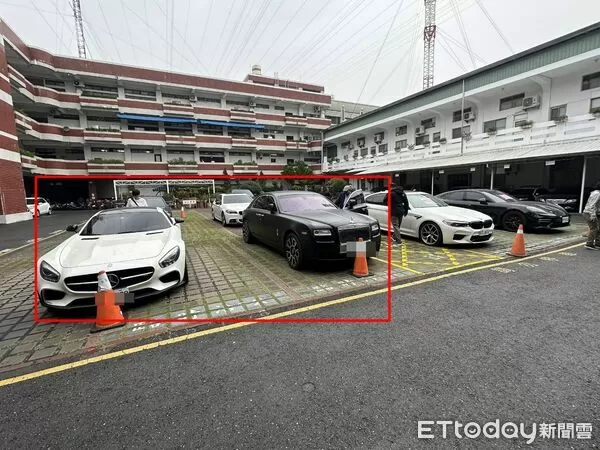 ▲▼            26歲吳姓網紅才因找人扮雄女學 生大改造惹議，日前又涉詐欺被檢方聲押禁見獲准。（圖／記者陳崑福翻攝，下同）