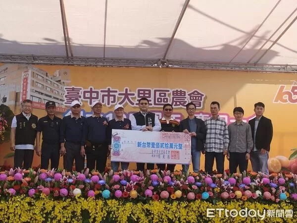 ▲▼大里農會歡慶105周年，樂捐霧峰警分局120萬元裝備。（圖／警方提供，下同）