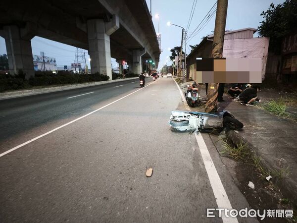 ▲▼李姓男子騎乘機車，疑因未保持安全距離，從後方追撞前方直行的陳姓阿嬤所騎乘的機車，兩車倒地，陳姓阿嬤送醫急救後不治身亡。（圖／記者吳世龍翻攝）