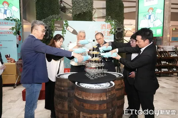▲Mia C`bon酒趣生活節南紡開跑，300款葡萄酒任挑聖誕派對必備。（記者林東良翻攝）
