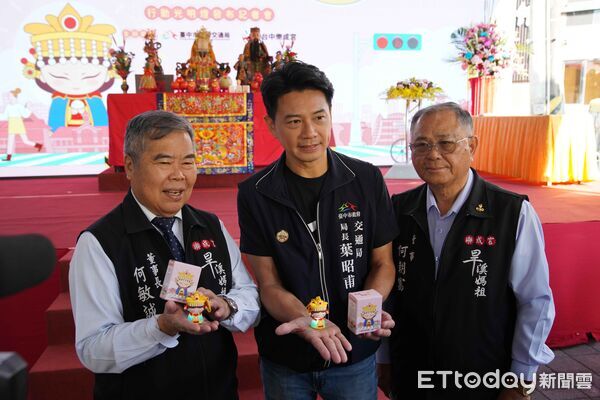 ▲▼台中市交通局和樂成宮送出媽祖行動光明燈，守護行人夜間安全。（圖／民眾提供，下同）