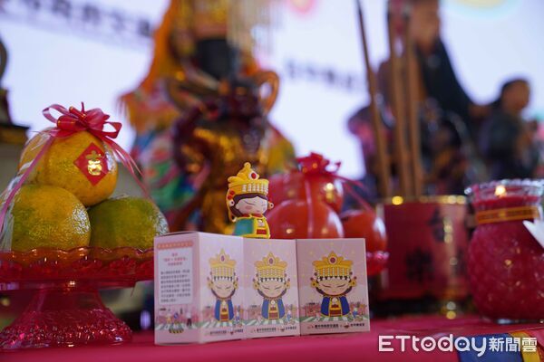 ▲▼台中市交通局和樂成宮送出媽祖行動光明燈，守護行人夜間安全。（圖／民眾提供，下同）