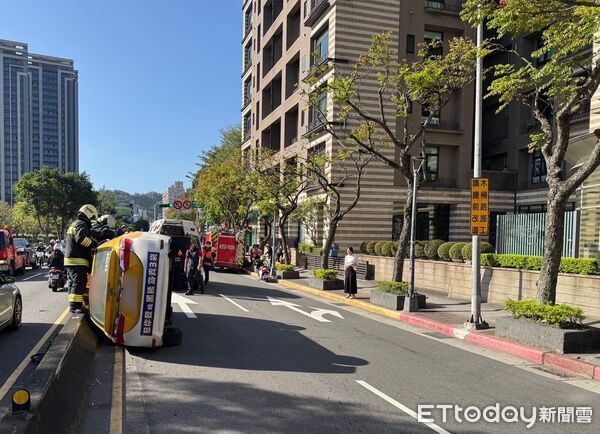 ▲台北市文山區辛亥路四段今日上午發生一起車禍事故 。（圖／記者邱中岳翻攝）