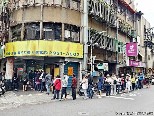 ▲▼永和燒臘便當推薦超人氣大份量四配菜便當。（圖／部落客darren提供）