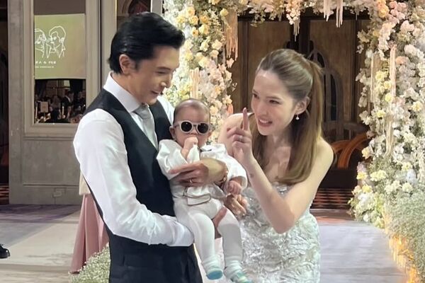 ▲邱澤,許瑋甯帶著兒子Ian現身婚宴。(圖/翻攝自彭佳慧IG)