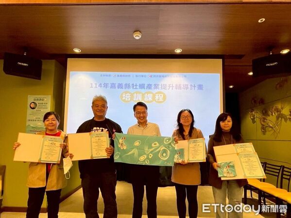 ▲▼  嘉義縣蚵產業技能訓練，助蚵農習得新技術及AI行銷   。（圖／嘉義縣政府提供）