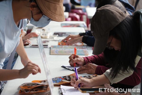 ▲北區長興生態寵物公園29日啟用園遊會，免費狂犬病疫苗+七合一排隊搶爆。（記者林東良翻攝，下同）