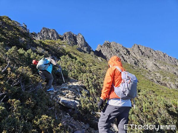 ▲▼     退休校長攀玉山後四峰失聯！ 　高雄消防局急搜鹿山2.7K        。（圖／記者吳世龍翻攝）