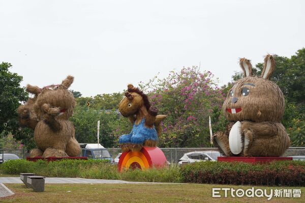 ▲大埤稻草酸菜季將於12月初登場，稻草迷宮與草編裝置成為農村節慶亮點。（圖／記者游瓊華翻攝）