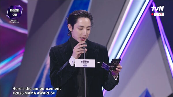 ▲▼ MAMA／李洙赫親手頒獎給天王好友！GD害羞放閃：他第二次頒獎給我。（圖／翻攝自MyVideo）