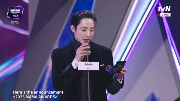 ▲▼ MAMA／李洙赫親手頒獎給天王好友！GD害羞放閃：他第二次頒獎給我。（圖／翻攝自MyVideo）
