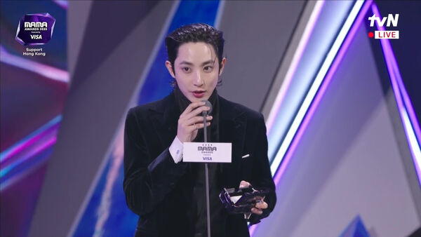 ▲▼ MAMA／李洙赫親手頒獎給天王好友！GD害羞放閃：他第二次頒獎給我。（圖／翻攝自MyVideo）