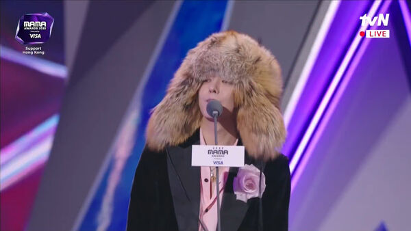 ▲▼ MAMA／李洙赫親手頒獎給天王好友！GD害羞放閃：他第二次頒獎給我。（圖／翻攝自MyVideo）