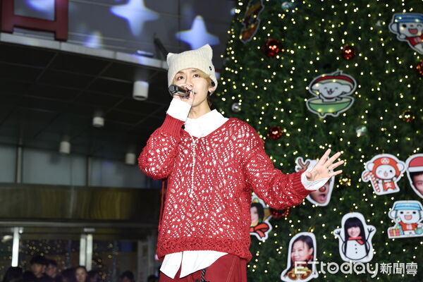 ▲▼ 白安，鼓鼓呂思緯，蕭秉治耶誕點燈 -鼓鼓呂思緯    。（圖／記者黃克翔攝）