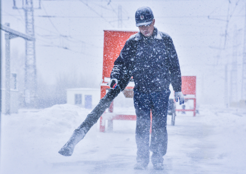 強冷空氣來襲!狂風暴雪局地驟降20℃ 內蒙古氣溫劇烈震蕩