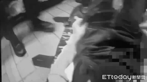 快訊／新竹城隍廟爆「4男砍1人」！17歲工讀生臟器外露送醫搶救