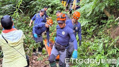修水管跌落溪谷!雙溪平林農場員工失聯整夜 警消今上午尋獲送醫