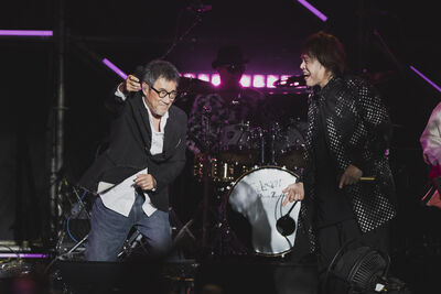 伍佰合體李宗盛掀暴動！　驚喜「加班」二安寵粉台下全瘋了