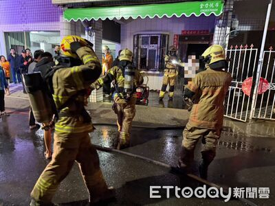 台南燒不停！新營民宅竄黑煙「2童一度受困」　警消火速搶救