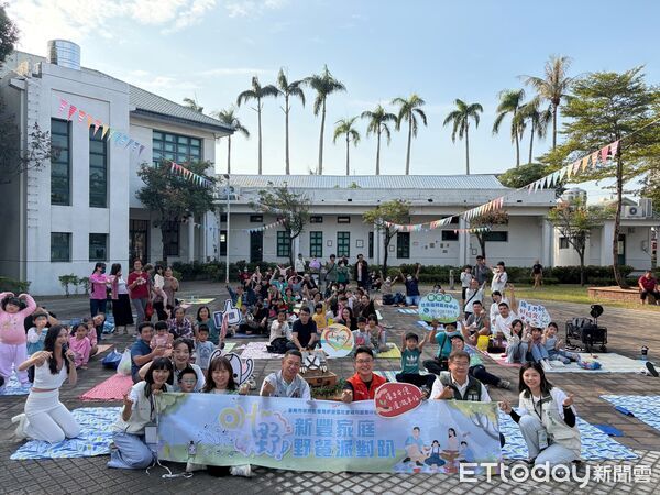 ▲家庭野餐日活動現場草地鋪滿彩色野餐墊，孩子天真奔跑歡笑盈溢。（記者林東良翻攝，下同）