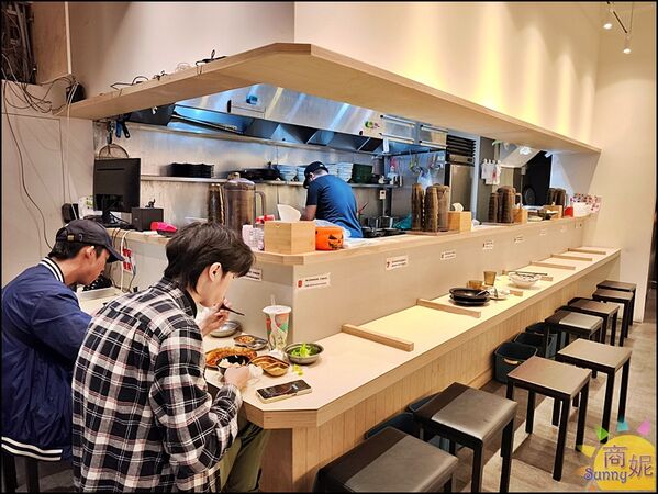 ▲▼台中韓國華僑開的平價韓式麵食。（圖／部落客商妮提供）