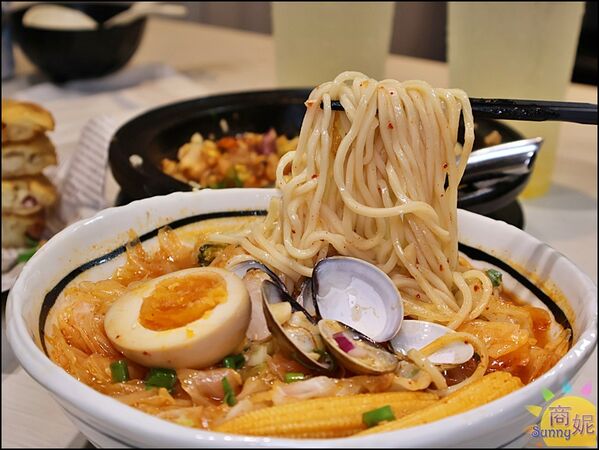 ▲▼台中韓國華僑開的平價韓式麵食。（圖／部落客商妮提供）