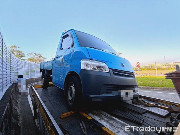 ▲▼台南國道追撞車禍。（圖／記者林東良翻攝）