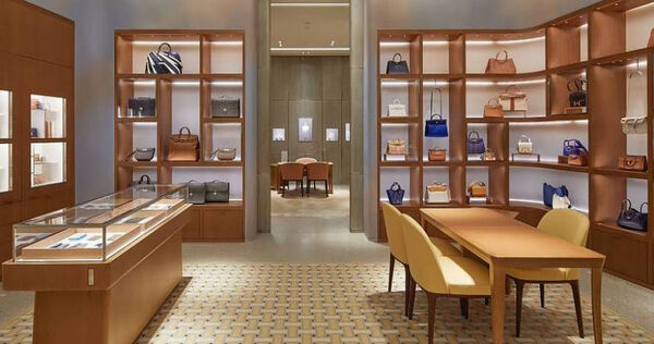 法國精品品牌愛馬仕向來象徵奢華與高端，其創始家族長年位居奢侈品金字塔頂端。（圖／翻攝自愛馬仕官網）