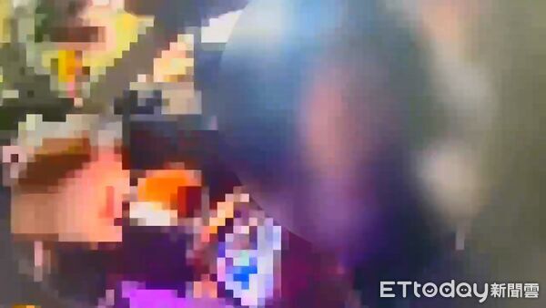 ▲中山警方30日凌晨查獲吳姓駕駛毒駕，車上3人均被搜出毒品。（圖／記者張君豪翻攝）