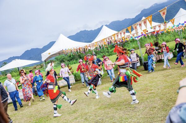 ▲▼2025 Fali Fali 音樂節南島之夜狂吸國內外旅客！魏如昀、姑慕‧巴紹唱響山谷。（圖／花蓮縣政府提供）