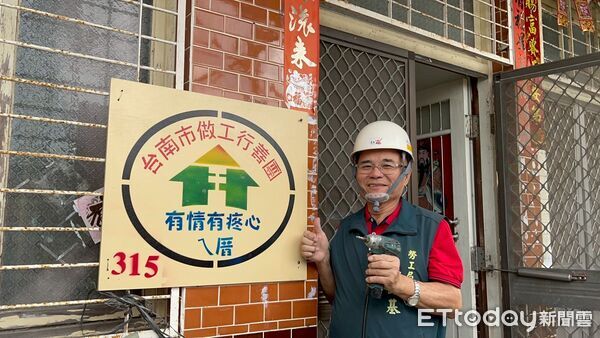 ▲台南做工行善團30日兵分三路，同步於安南、鹽水及七股進行災後修繕。（記者林東良翻攝，下同）