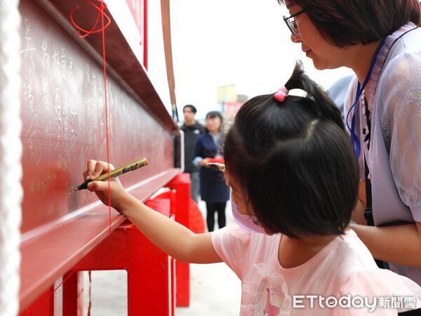▲▼  翁章梁出席東豐調理食品中埔廠上樑典禮 迎接地方產業新契機  。（圖／嘉義縣政府提供）