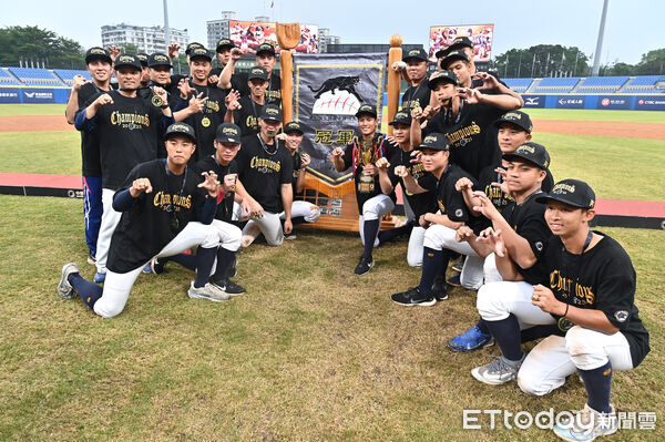 ▲▼2025第十三屆中信盃黑豹旗全國高中棒球大賽冠軍平鎮高中。（圖／記者李毓康攝）
