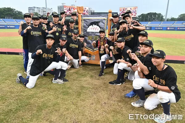 ▲▼2025第十三屆中信盃黑豹旗全國高中棒球大賽冠軍平鎮高中。（圖／記者李毓康攝）